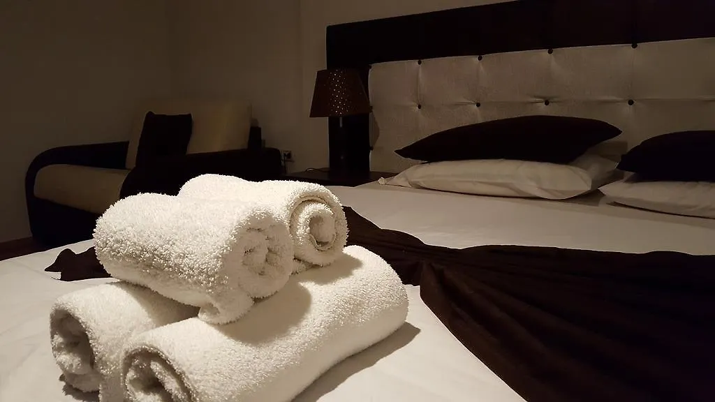 Hotel Livia Tiran 3*,  Arnavutluk