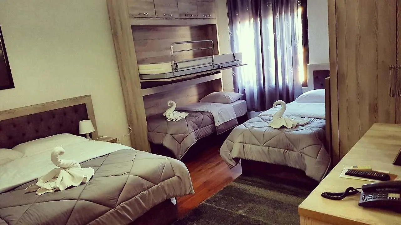 Hotel Livia Tiran
