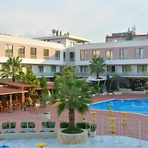 Te Stela & 4*, Tirana Albánie