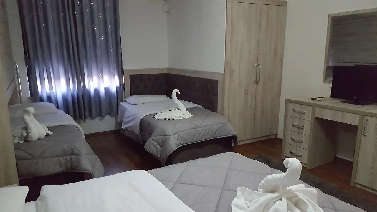 Hotel Livia Tirana 3*,