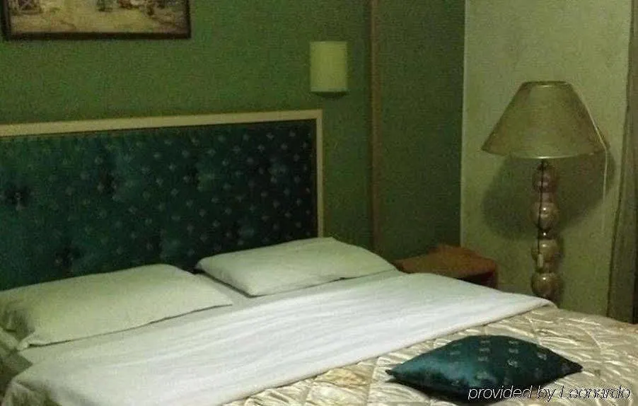 Hotel Livia Tirana 3*,
