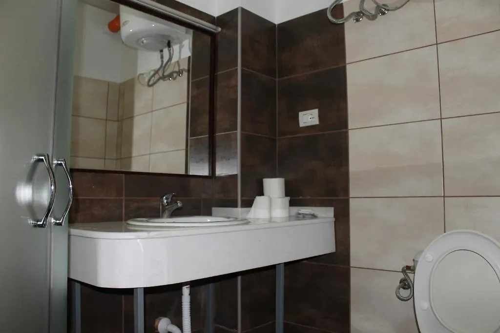 Hotel Livia Tirana 3*,